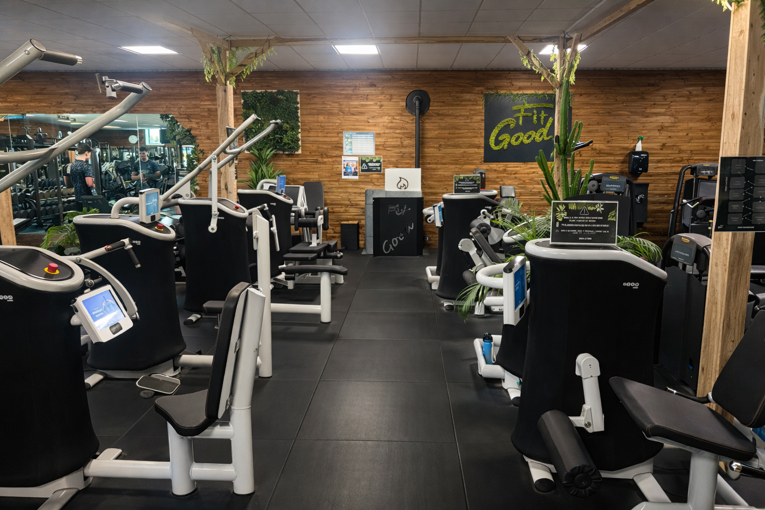 Espace E-Gym connecté — 9 machines intelligentes à la salle FitGood proche de Carquefou